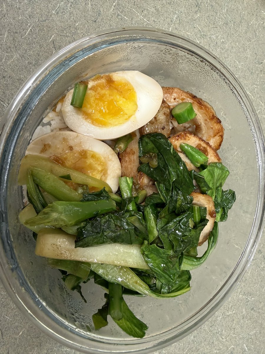 ItzeliaArms's tweet photo. 仕事のチャーシュー丼 https://t.co/z1dExG6UPt
