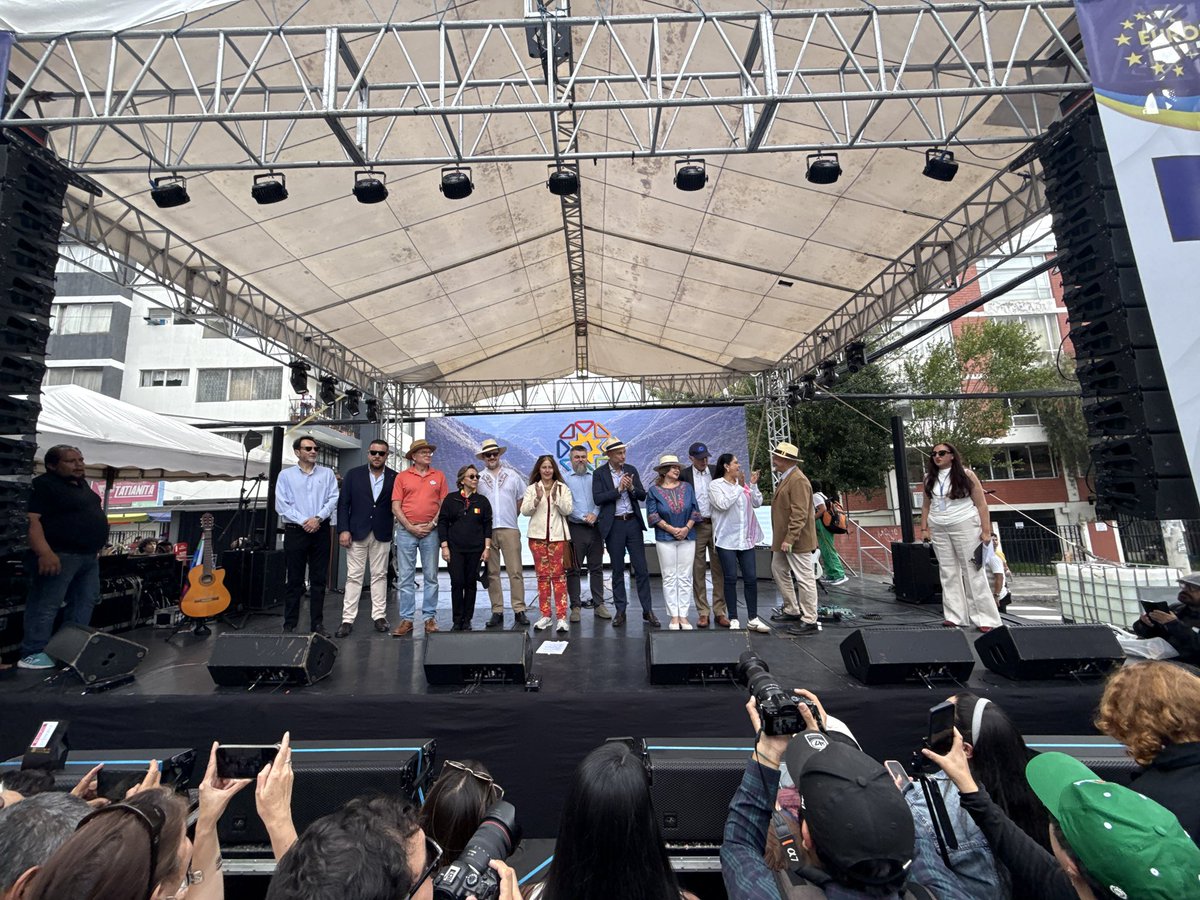 Italy in Ecuador tweet media