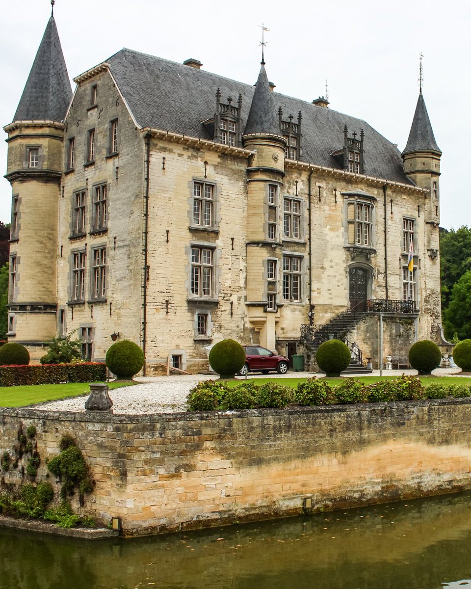 WhoDreamInMiles's tweet photo. Schaloen Castle, locally known as Kasteel Schaloen of Chaloen, lies west of the village of Schin op Geul, in the province of Limburg in the Netherlands. https://t.co/9Rd57CiBi9