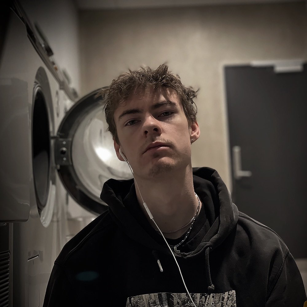 wubaholics's tweet photo. Wubaholics is BACK.

BAGG - IGNITE drops this Wednesday, 5/13 🧨

Smash the pre-save in the replies!! https://t.co/Z9131aJdJc