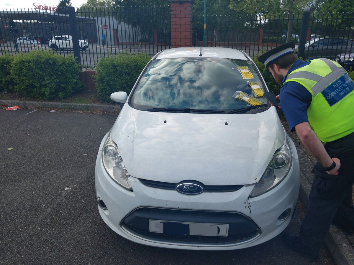 WeoleyWMP's tweet photo. PCSOs from Northfield and Weoley have patrolled Northfield High Street today and checked an abandoned vehicle with no tax. As it's on private land, PCSOs will contact the council to arrange it's removal. 👮‍♂️👋 https://t.co/oCymNqM6lU