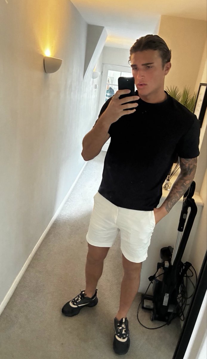 KingRiley446's tweet photo. Which loser is gonna leak for me?🤣💰

#findom #finsub #cashdom #cashsub #cashtag #cashpig #paypig #alpha #scally $submit $serve $send #onlyfans https://t.co/caZMTGdy40