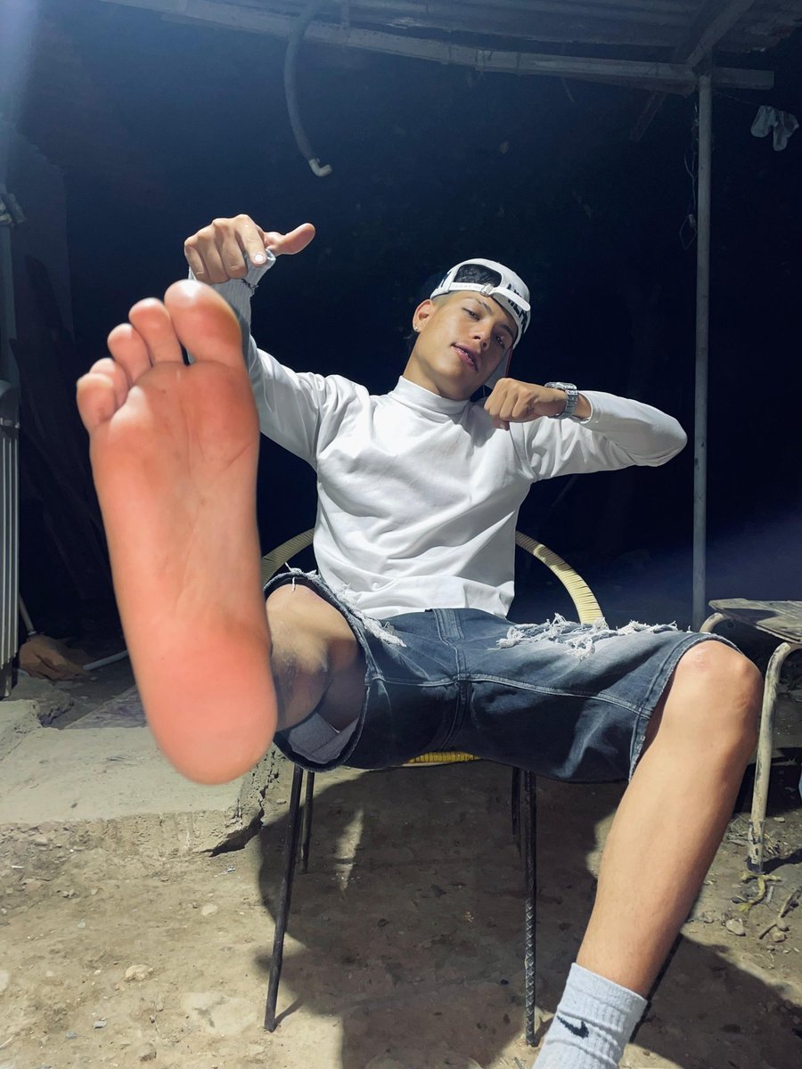 444_master's tweet photo. Come and serve your Great Latino King by purchasing personalized videos right now (20-30)🔥💸😈🤑
#findom #ATM #cashmaster #cashslave #feet @CristhianU87057 https://t.co/MljP1fxFwh