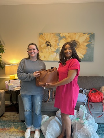 GCCFN_1977's tweet photo. This Mother’s Day, we’re grateful to Katrina Currie and Beautify the Meek for donating dozens of beautiful purses filled with essentials for the ladies in our shelter. Your kindness, compassion, and generosity made a meaningful difference. ❤️ https://t.co/Fex7dY9yCe