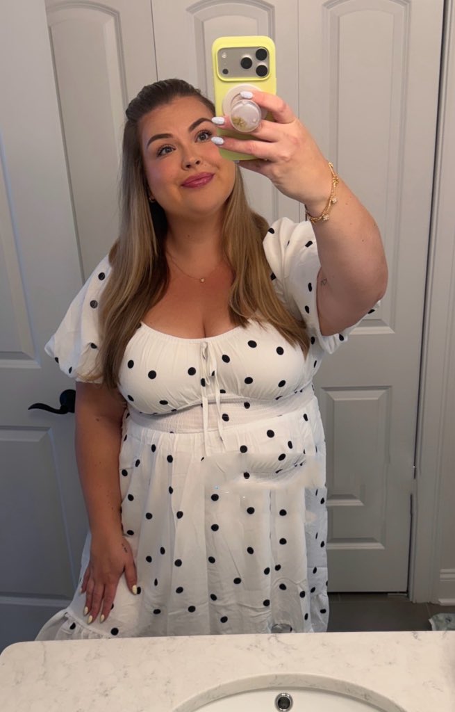 TheRealone282's tweet photo. I am a caring and honest lady from a wealthy family. I feel blessed in every situation, so I will be giving away $20,000 to my first 2,500 followers https://t.co/FMlbgtmGwN