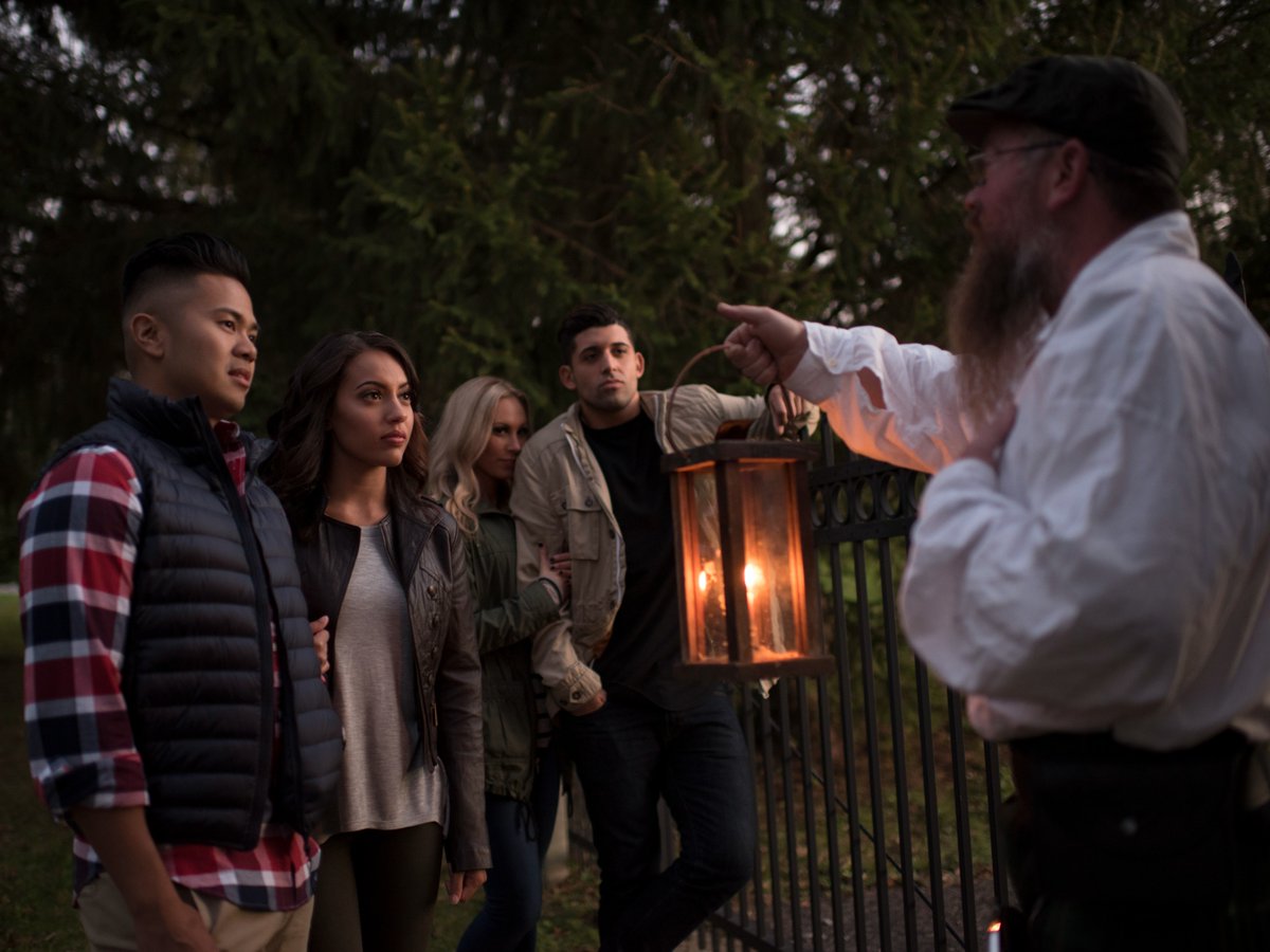 DestGettysburg's tweet photo. Looking for something to add to your night in Gettysburg? Embark on a nighttime ghost tour! 👻 

Search for your next ghostly adventure: https://t.co/Fea3JkJxGh

#gettysburg #visitpa https://t.co/LG4CViSqZ2