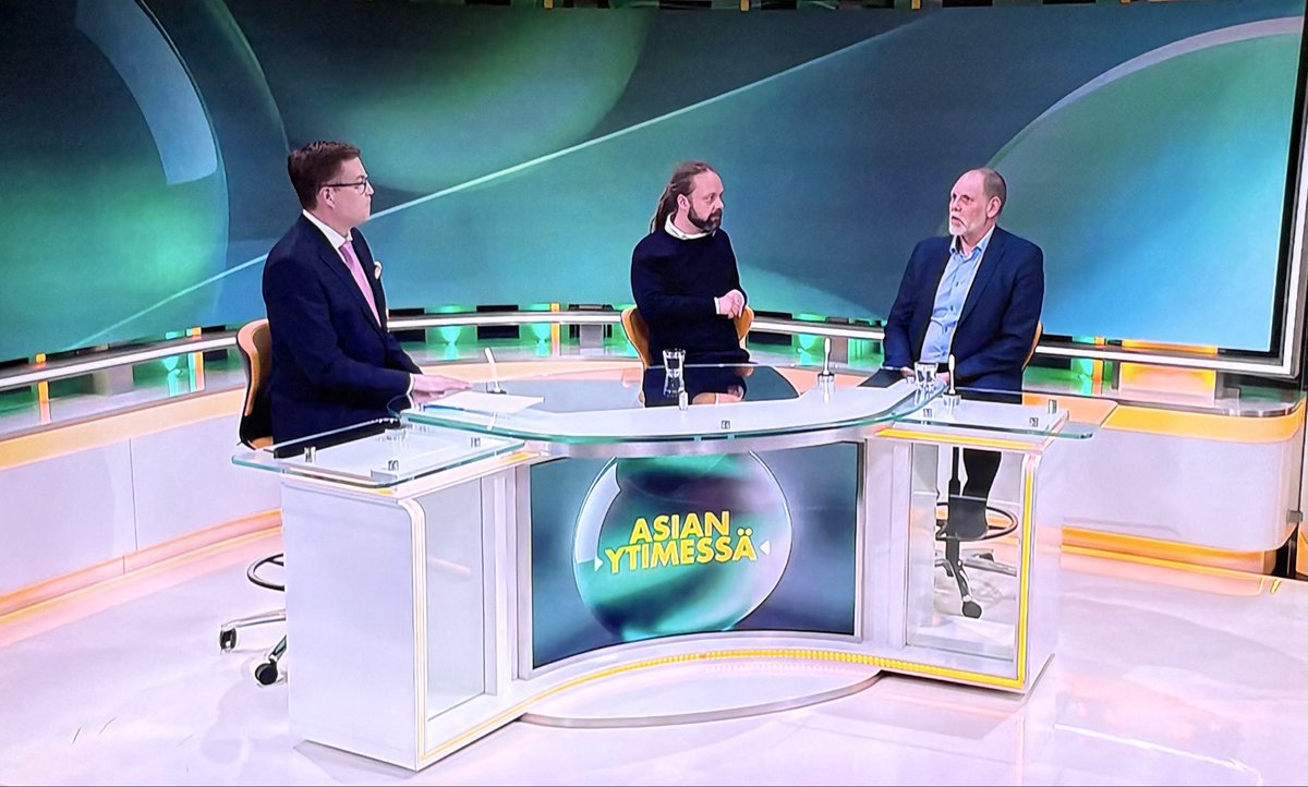 MariaVolanen's tweet photo. Keskustelu datakeskuksista  jatkuu: @apoikola ja @HeikuraMarkku 

🪩 Voimakkaasti investoiva yritys ei välttämättä tee voittoa, joten yhteisöveroa ei tule maksuun. Millään alalla. 
🪩 Tulee katsoa suurta kuvaa: ala työllistää paljon alihankkijoita ja palveluita. https://t.co/gfIOmaYN4a