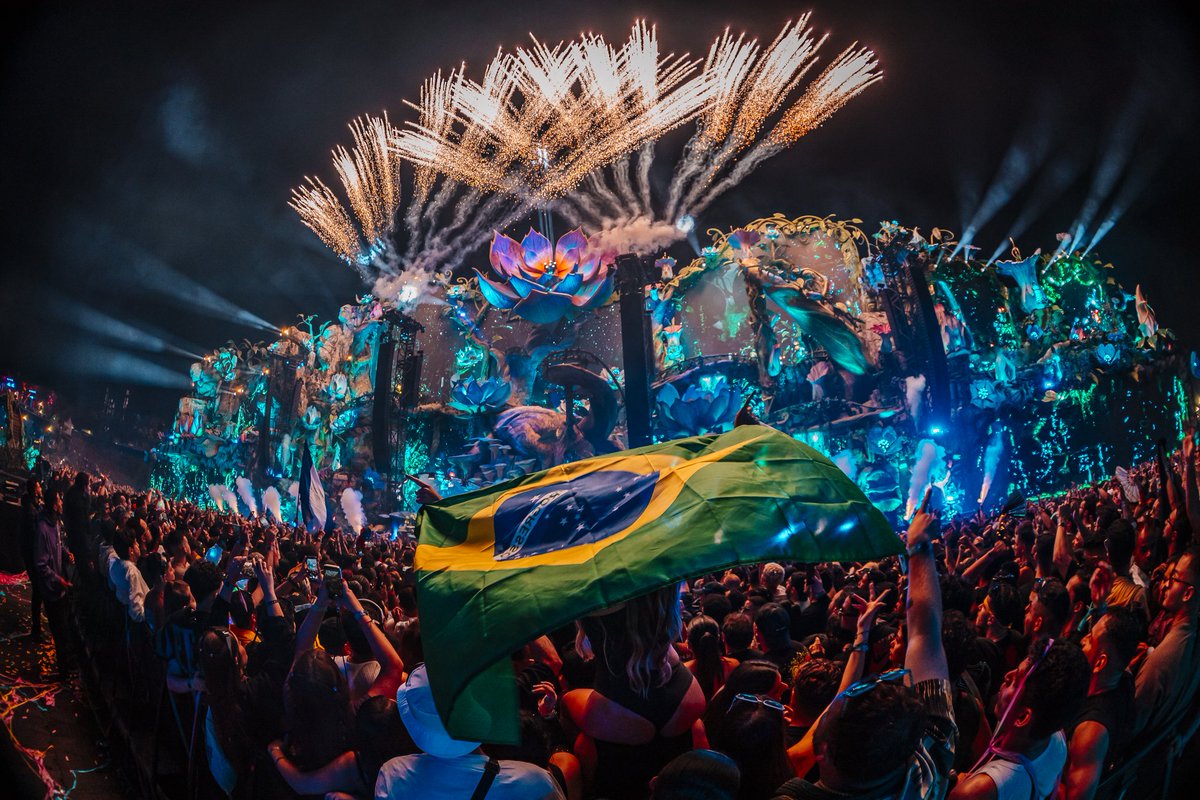 TradeMasteer's tweet photo. @Bybit_Official My favorite moment was the first time I used my Bybit Card to buy coffee at midnight while watching the Tomorrowland livestream. It feels really unique because the festival music makes the atmosphere feel like you're in Brazil even if you're just in your own room. 🎶☕💳 https://t.co/OoBbDGhq7u