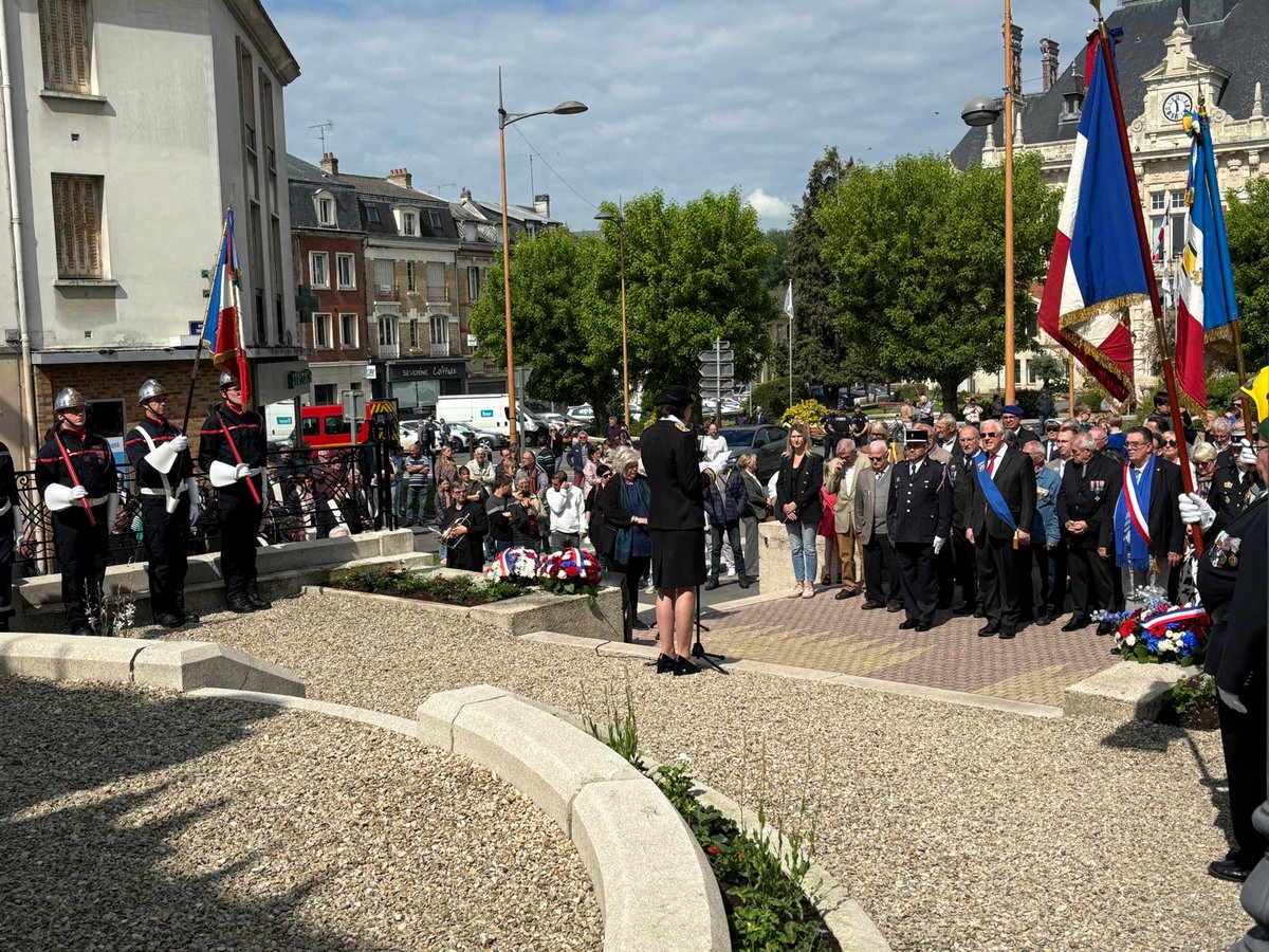 CNIP_FR's tweet photo. Journée de commémoration du 8 mai 45 #villederethel @BrunoNorthCNIP président @CNIP_FR en compagnie de madame le sous-préfêt https://t.co/yNM2RM1gkv