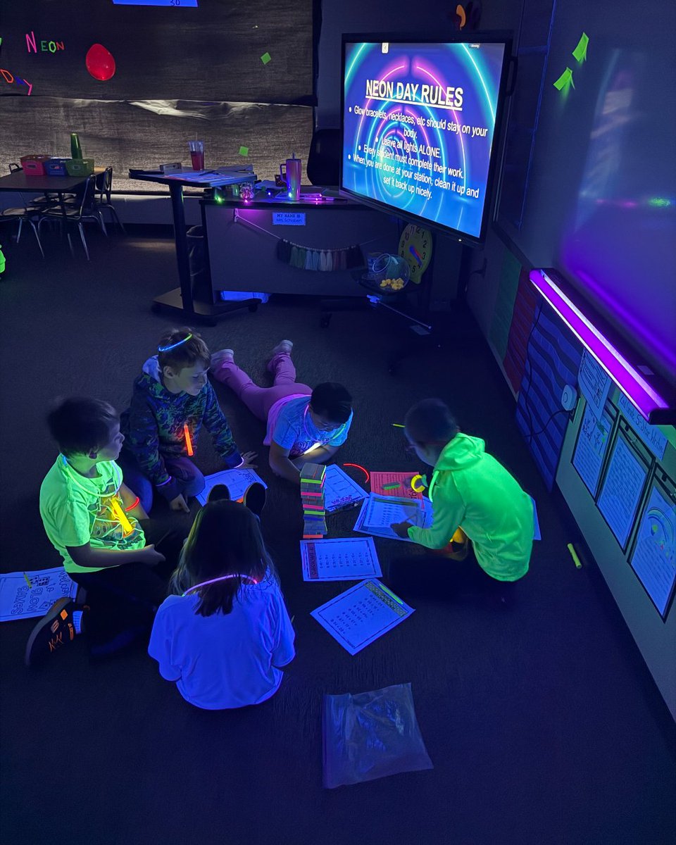 HCSDElem's tweet photo. 2nd grade lit up the classroom during Glow Day while building their reading and math skills through exciting, interactive activities! From glowing games to hands-on learning, students stayed engaged, challenged, and full of smiles all day long. 
Way to "GLOW" 2nd grade!! 🌟 https://t.co/30zttid6KB