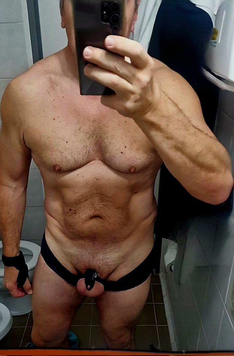 CagedMuscleDaddy tweet media