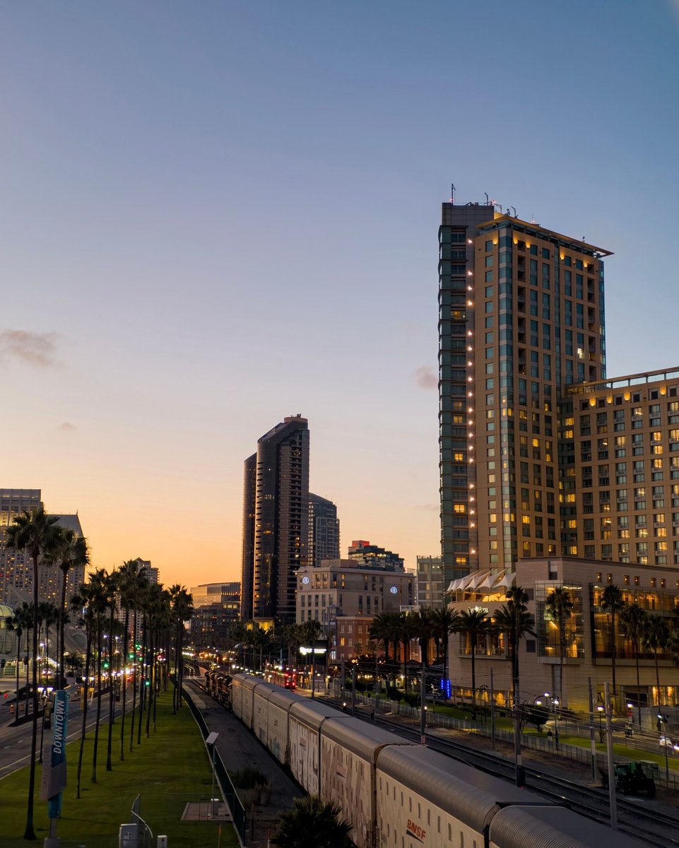 sandmarc's tweet photo. Downtown San Diego, shot on iPhone 17 Pro + SANDMARC Wide Lens 🌆 https://t.co/J6HB0oJnQn