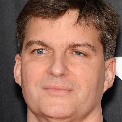 🚨 MICHAEL BURRY: “CUT TECH EXPOSURE” – Bubble Warning

Michael Burry (of The Big Short fame) is sounding the alarm again.

 His Latest Message:
- Markets are showing classic bubble signs — extreme AI hype, momentum chasing, and stretched valuations.
- Reduce tech exposure and