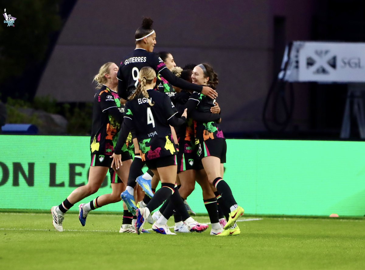 DanceYFO's tweet photo. .@NWSLBoston vs @TheNCCourage at @GilletteStadium on 4/29/2026. Head to https://t.co/cJCTj7r8LI for the full gallery and recap! https://t.co/cc0rWD75vY