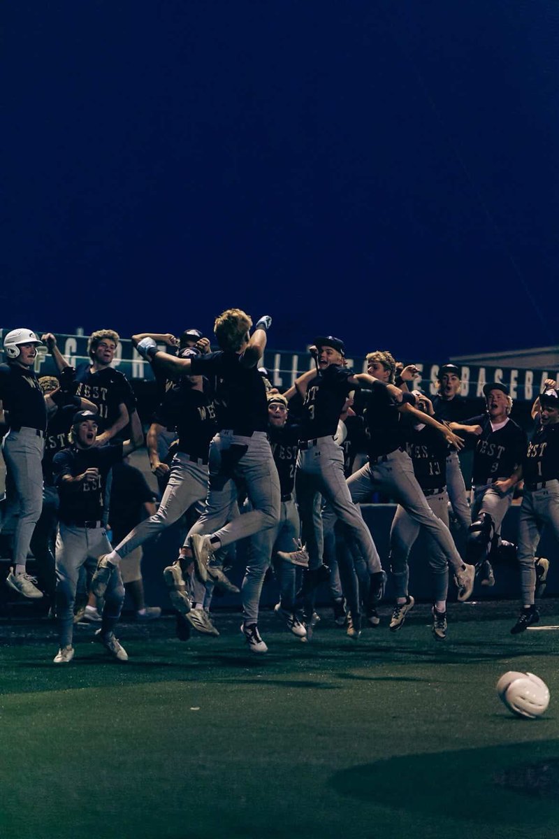 MAGWESTdirtboys's tweet photo. Always The Toughest Day of The Year!!! Love This Team!!! Thank you Seniors!!!

13-3 6A District Record *School Record*

6A Bi- District Champions *School Record*

26-10 6A Record *School Record*

#MAGWESTdirtboys https://t.co/Gg7rL7wvzP