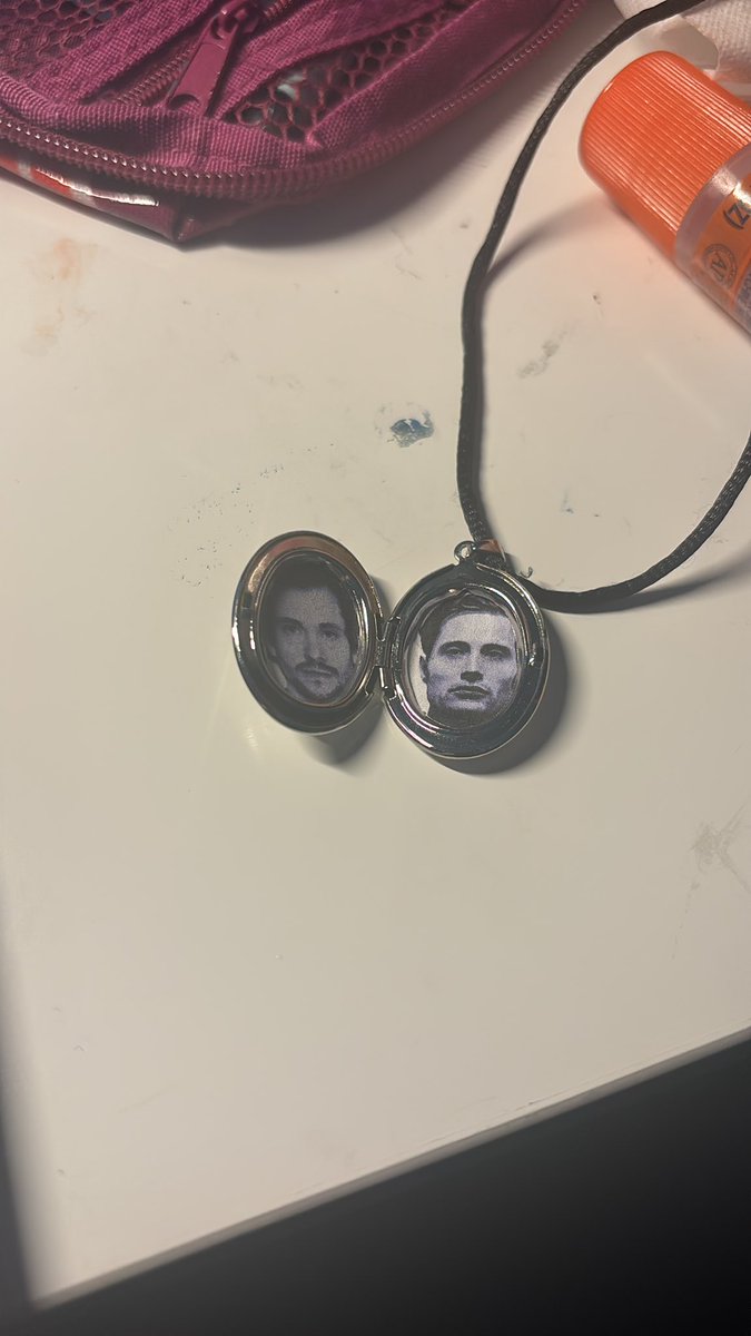 hopelssness's tweet photo. yhey are now with me forever ❤️ https://t.co/C607fTNdYv
