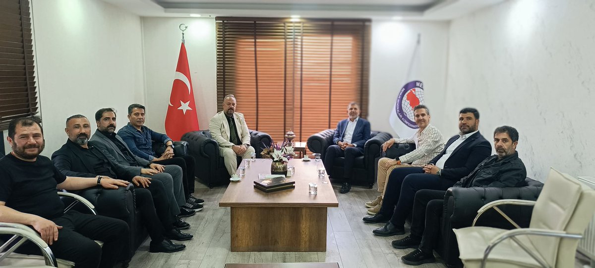 ebsdiyarbakir1's tweet photo. İlimizin farklı okullarında görev yapan okul idarecilerimiz,siyonist İsrail’in uluslararası sularda hukuk tanımaz saldrısıyla alıkonulan Sumud Filosu aktivisti Şube Başkanmız Ramazan Tekdemir’i ziyaret edip mazlumların sesi olma iradesine destek ve dayanışma mesajlarını ilettiler https://t.co/SpddBe3Mzb