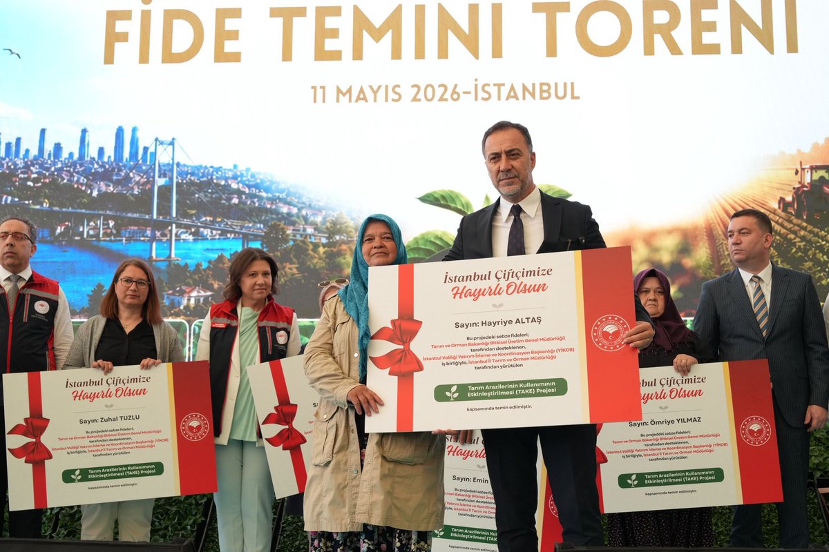 BBvolkanyilmaz's tweet photo. Günümüz dünyasında her karış tarım arazisi stratejik önemde, bir avuç vatan toprağı dahi çok ama çok kıymetli. Geçmişten bugüne özellikle üzerinde durup büyük önem verdiğim, tarım, toprak, çiftçinin refahı, verimlilik konularında, T.C. Tarım ve Orman Bakanlığımız bünyesinde faaliyet gösteren Bitkisel Üretim Genel Müdürlüğü tarafından yürütülen Tarım Arazilerinin Kullanımının Etkinleştirilmesi (TAKE) Projesi kapsamında, Silivri Değirmenköy’de “Fide Temini Töreni”nde, bizleri büyük bir sevgi ve muhabbetle karşılayan Silivrili çok değerli çiftçilerle, hemşehrilerimle bir arada olmaktan büyük memnuniyet duydum. Bereketli olsun inşallah.🌱