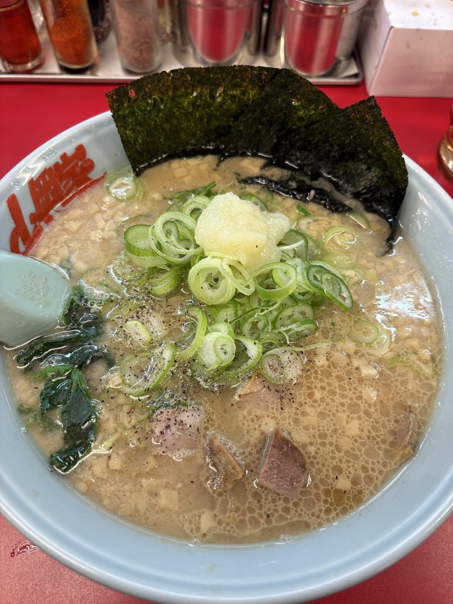 stars0827's tweet photo. こんばんは😃ただいま帰宅です！仕事帰りの山岡家でした、深夜も10分待ち😓今から少し散歩行って来ます！ https://t.co/I33EUJDMRw