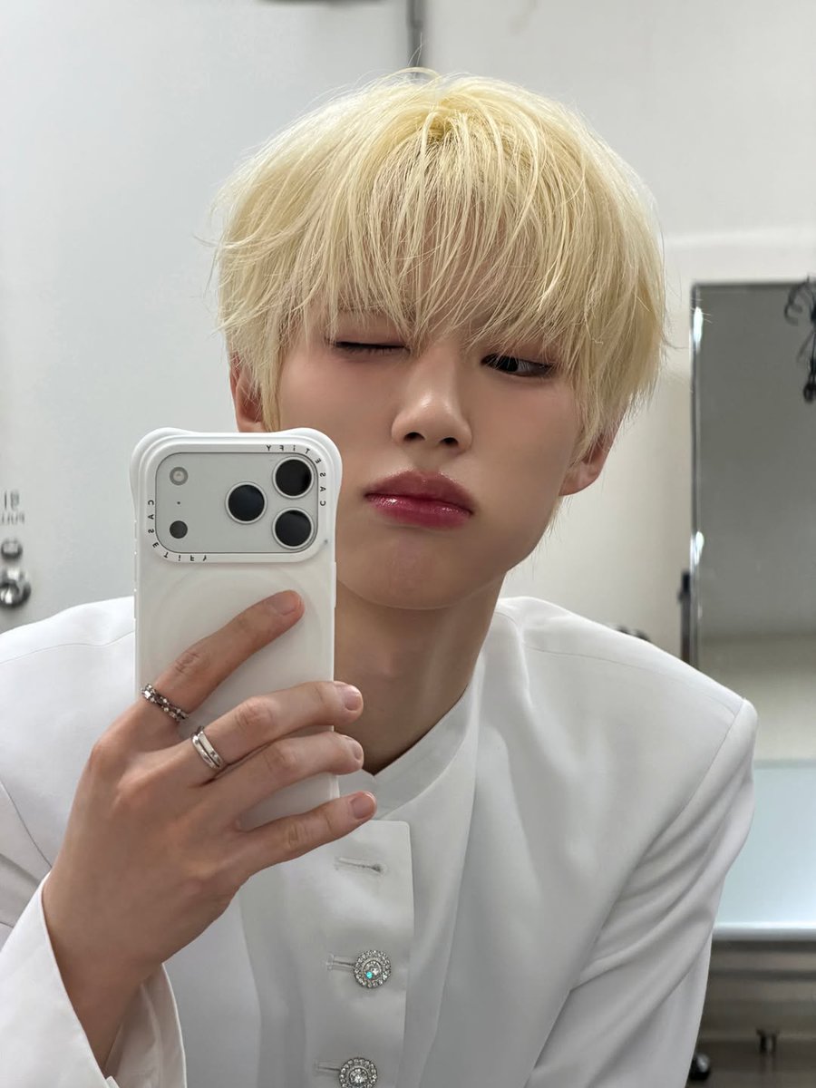 urmineho's tweet photo. another cute and cool mingming mirror selfie😫🫶🏻 https://t.co/CnumnSivRq