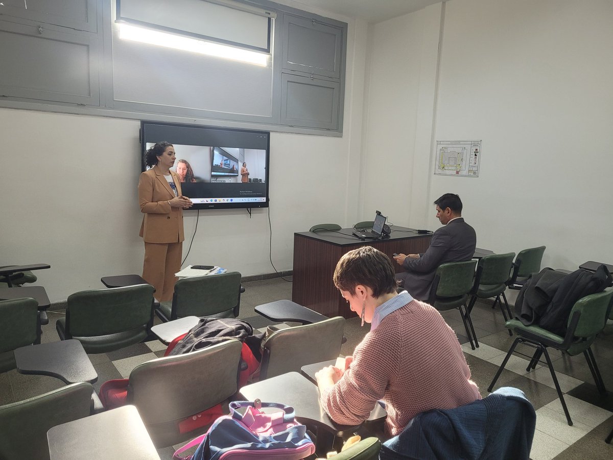 aju_uba's tweet photo. Felicitamos a Cecilia Toja, nueva graduada!!
Su Trabajo Final se tituló “El reconocimiento de títulos universitarios expedidos conforme a la identidad de géneros: un nuevo desafío para la internacionalización de la educación superior” @DerechoUBA @Prensaclinicas @PosgradoDerUBA https://t.co/msp1eurAN4