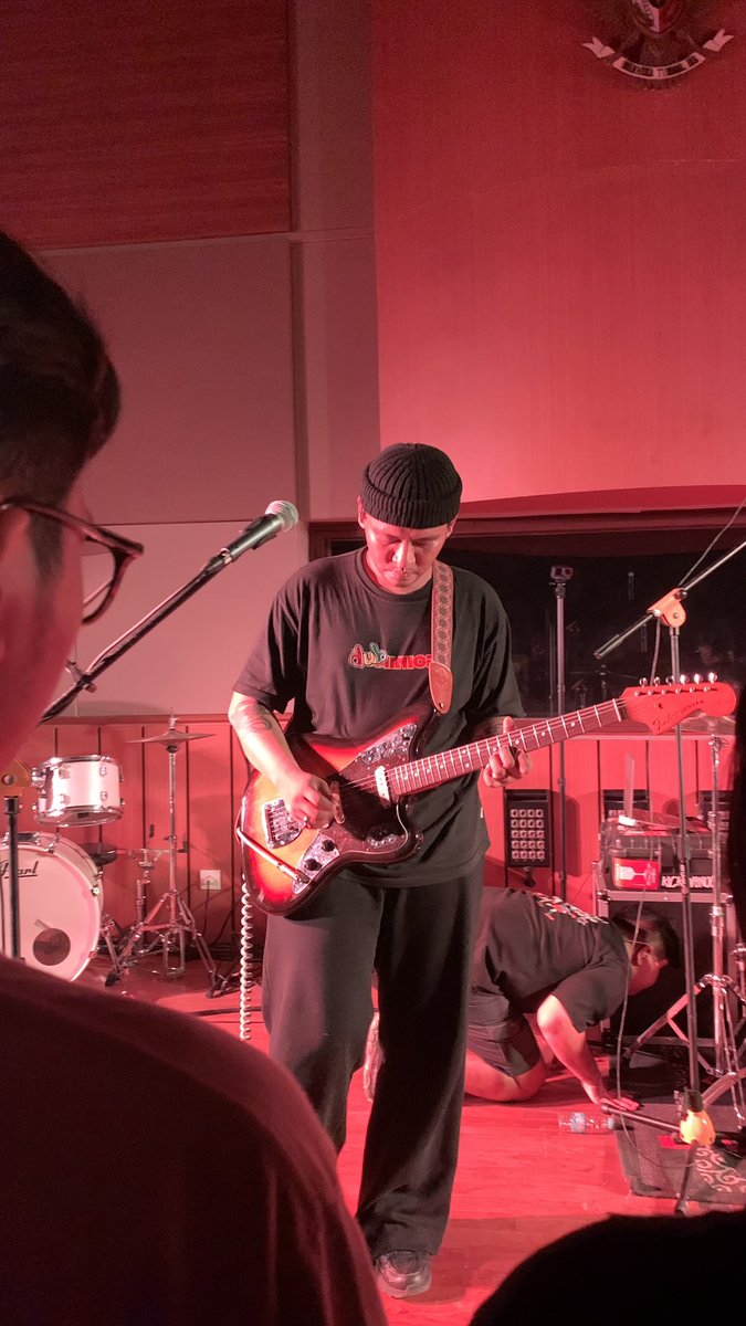 esensial09's tweet photo. Saksess buat @beeswaxtheband kacau 🔥 https://t.co/eNuSkMr6gL