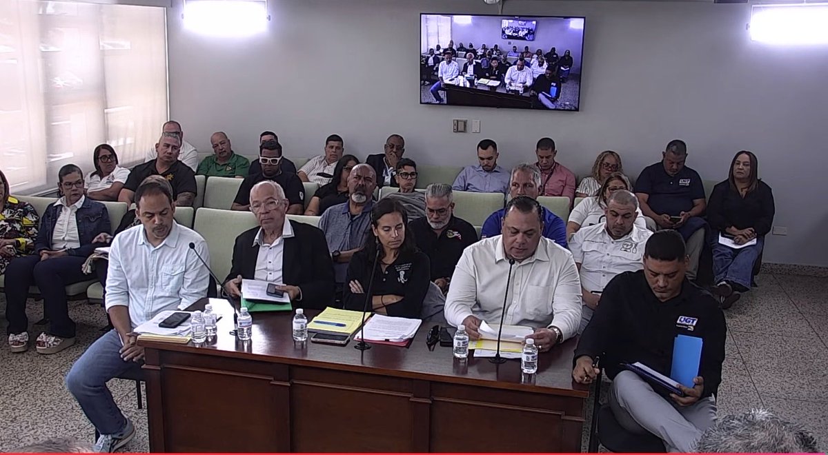 evapradospr's tweet photo. Todos mis respetos a este panel de compañeros y compañeras que hoy dieron la milla extra defendiendo nuestros derechos a un salario digno. Tuvieron que aguantar preguntas de mala fe, ataques personales y políticos por ir a defender los derechos humanos de todos y todas con información objetiva, datos y sobre todo por principios. No soy parte de ninguno de sus sindicatos pero ell@s sí me representan. #NOALPC1115