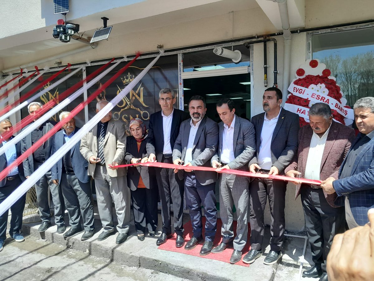 avkadirkstekci's tweet photo. 📍 Adilcevaz
Sn Sevda Kapıcı tarafından; Adilcevaz Bulvarı Erçetin Apartmanı altında hizmet vermeye başlayan 
SN Kuaför ve Güzellik Salonu'nun açılışını gerçekleştirdik. 
İşletme sahiplerini tebrik ediyor, kendilerine hayırlı bol kazançlar diliyorum. https://t.co/kifpJEFe7f