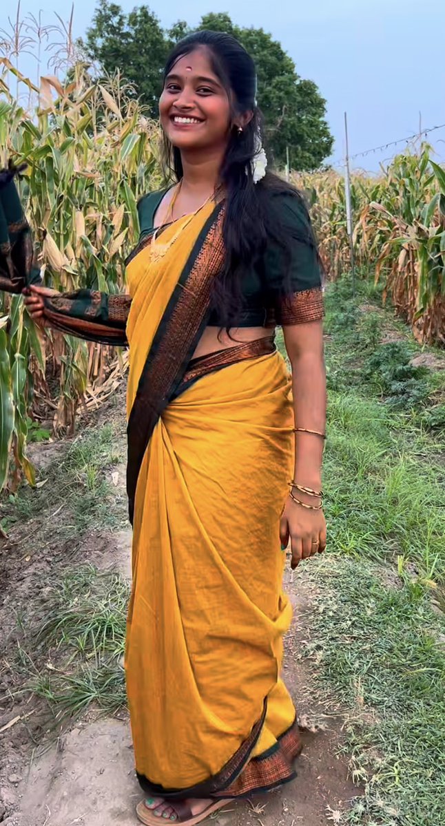 nishamoody98's tweet photo. Ishhha 🤤🍑🥵Saree la evlo veri Aakura🍑🍌💦💦 Sunni vedichurum pola di Kolutha katta Munda 🥵🍌💦 side Molai blouse a kilichurum polaiye 🍑 Saree a uruvi vittu blouse skirt oda vachu andha kaadu alara alavuku un punda soothula sethaikanum di en karutha poola vittu 🤤🥵🍑🍌💦💦💦 https://t.co/NcyLvemlnm