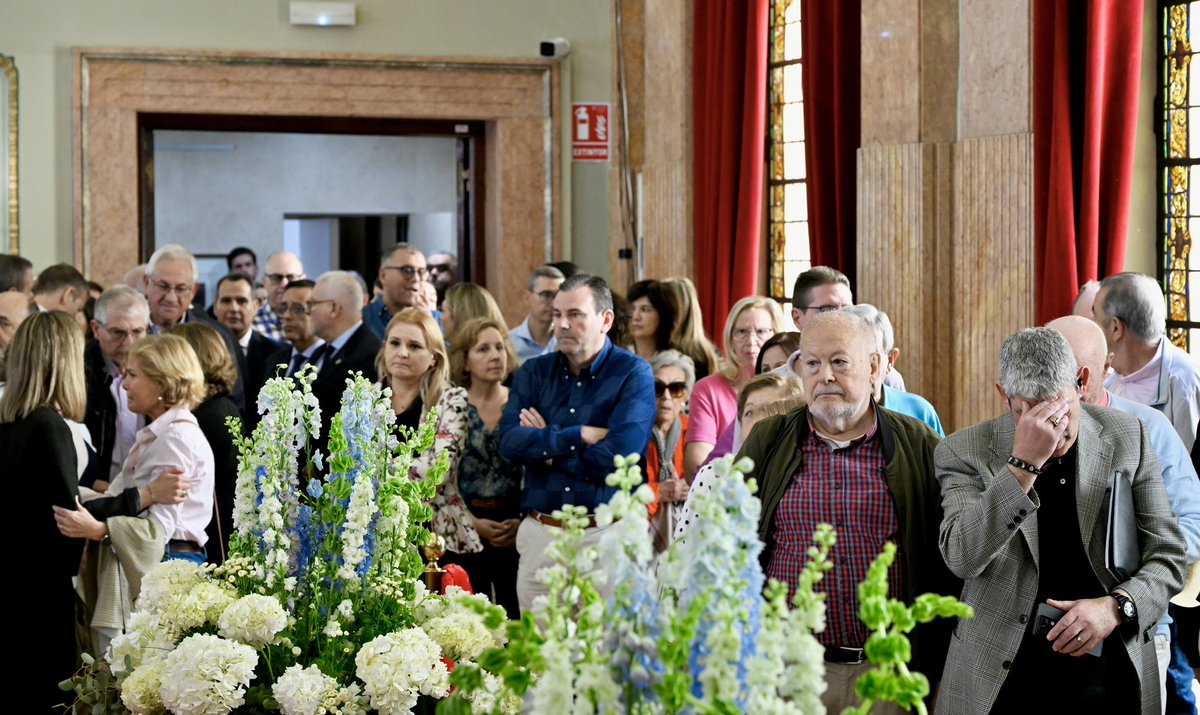 AytoMurcia's tweet photo. El Ayuntamiento amplía el horario de la capilla ardiente de José Ballesta hasta las 00h de hoy, ante la oleada de muestras de cariño de los murcianos.
 
También estará abierta mañana de 8 a 10 horas, antes del funeral religioso a las 11h en la Catedral.

https://t.co/GYRFDgE39W https://t.co/z6Cd9XLxmQ