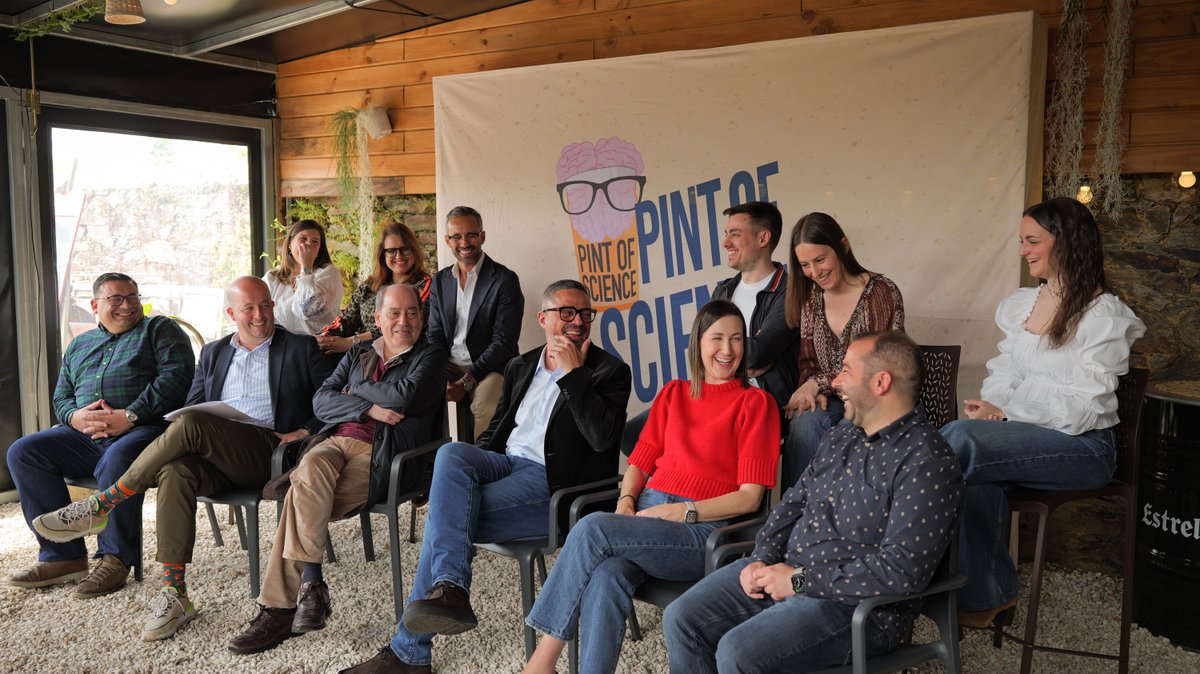 carballo_gal's tweet photo. A ciencia volve ir de bares en Carballo! 🧪🍺

Onte presentamos o @pintofscienceES
✅ 3 días
✅ 3 locais
✅ 6 relatores de luxo km 0

A democratización do saber empeza na barra do bar. Do 18 ao 20 de maio 👉 https://t.co/ZhEBcVkvL8

#PINT26ES #PINT26 #Pint26CAR #TalentoKM0 #TALK0 https://t.co/I2JEWWsaFA