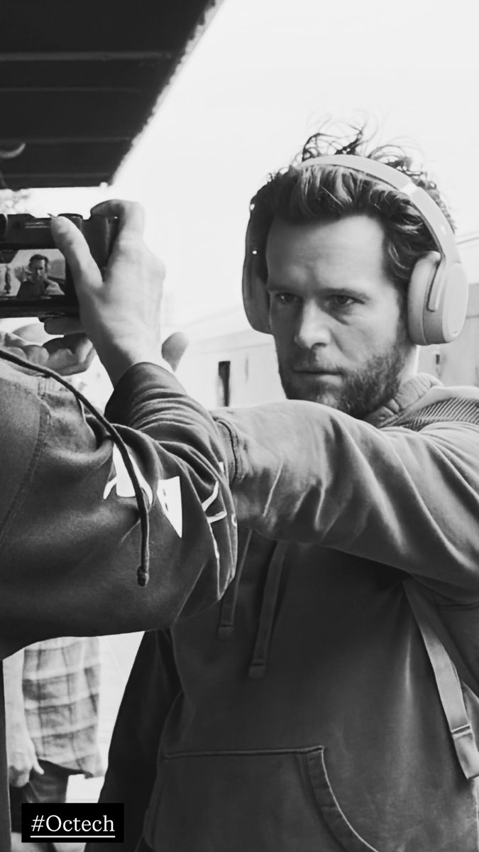 Jonathan Groff Source tweet media