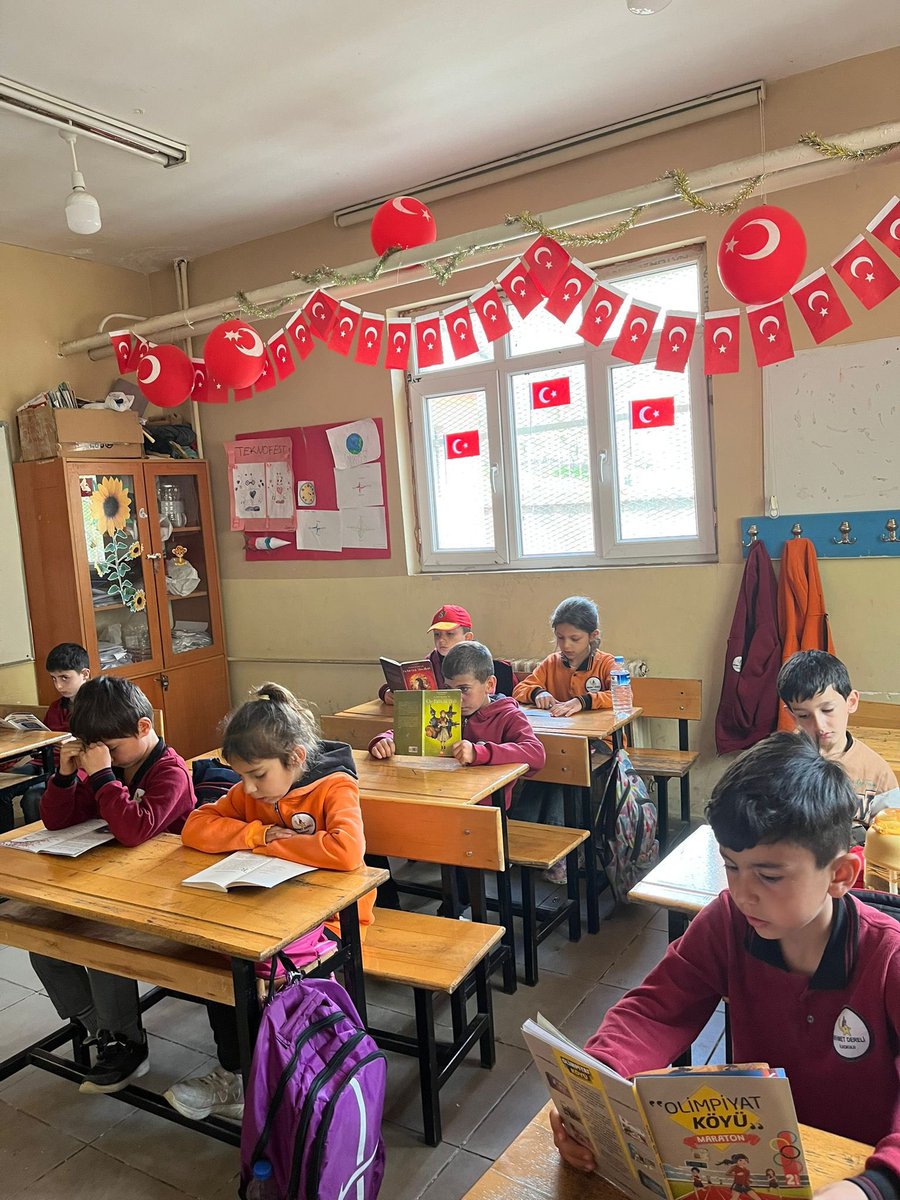 beytmemresmi's tweet photo. #HerOkurBirLider Projesi kapsamında ilçemizdeki tüm okullarımızda öğrencilerimizin okuma alışkanlığını güçlendirmek ve kitap sevgisini yaygınlaştırmak amacıyla kitap okuma etkinlikleri gerçekleştirildi. 📚📖 

#şırnak 
@SirnakValiligi 
@BirolEkici73 
@sirnakmem73 
@hkncrt1 https://t.co/tZbXZlCDHx