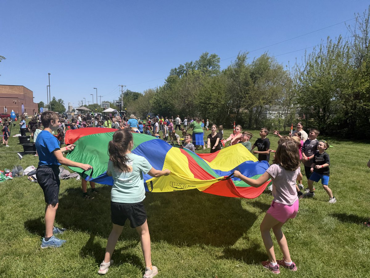FrontierElem's tweet photo. FES Field Day ❤️🖤 https://t.co/isYlCBEDHo