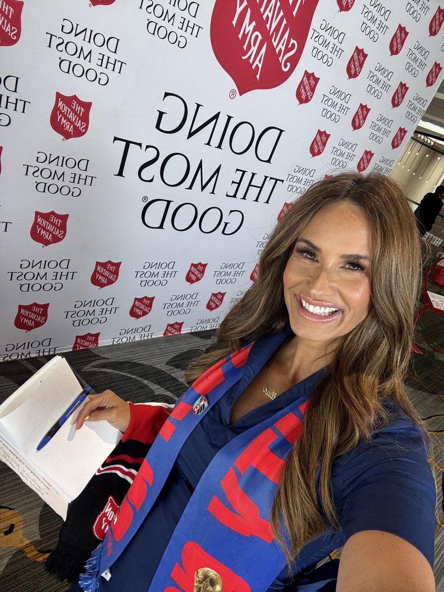 JillianC_arroll's tweet photo. Still smiling ear to ear after such a fantastic afternoon at The Salvation Army in Kansas &amp; Western Missouri Civic Luncheon! I’m extremely grateful for all the Salvation Army provides our community and honored to be a part of this year’s event. @SalArmyMoKan #kc #kickhunger https://t.co/vlVhpmlYG2