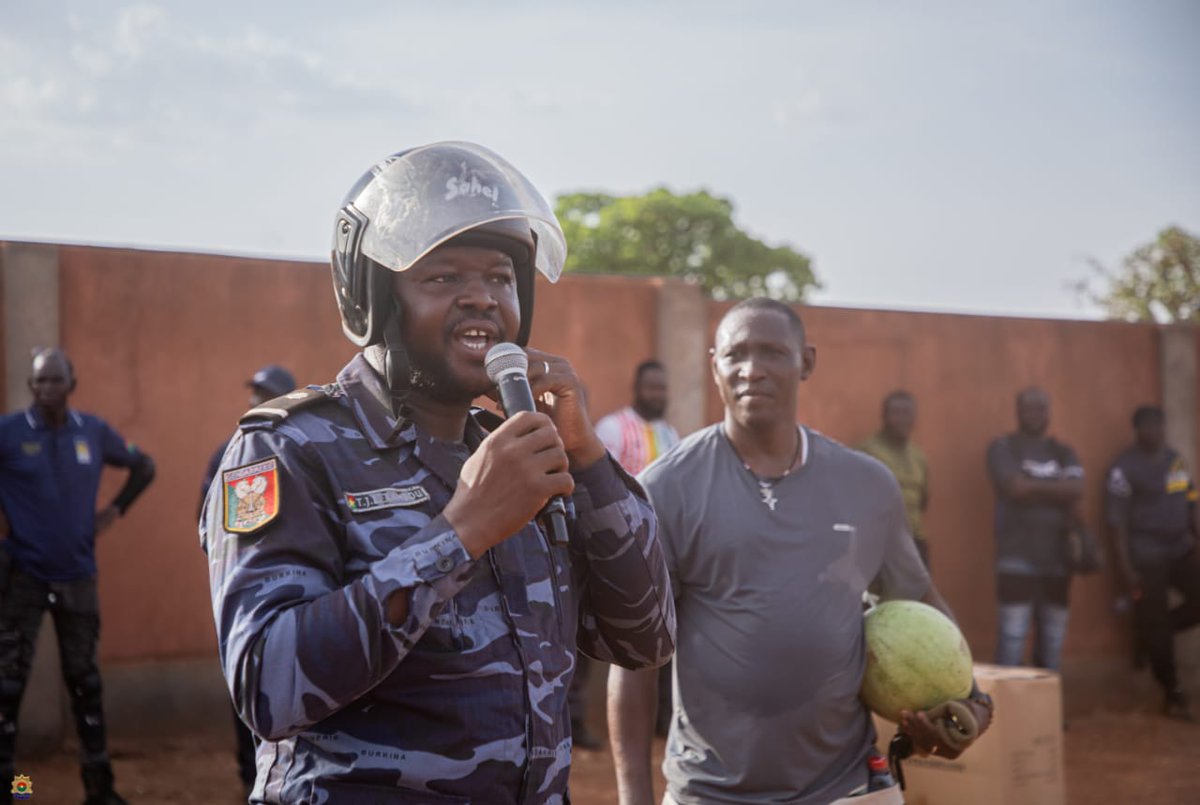 Gendnatbf's tweet photo. Sécurité routière et partenariat stratégique : la Gendarmerie nationale renforce la prévention au profit des travailleurs et des populations riveraines de la mine d’or de Kiaka
La suite:https://t.co/6gKdD2BT7k https://t.co/njGKDb7gDY