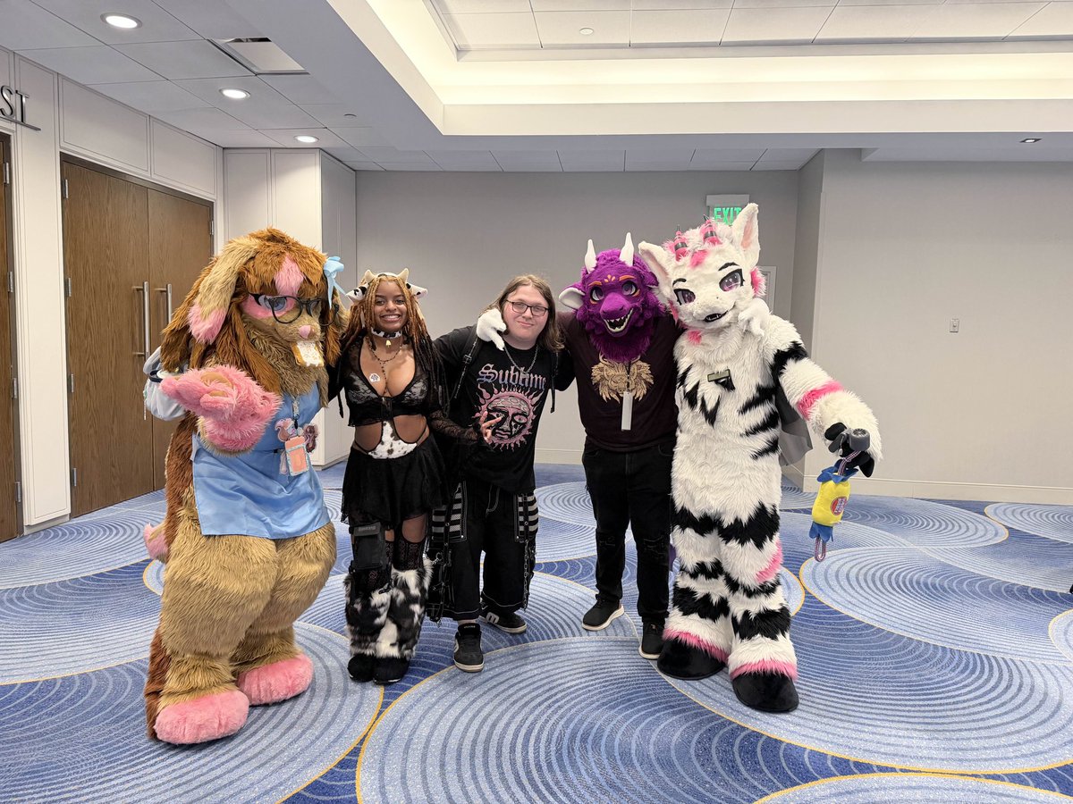toothless620's tweet photo. Thanks for the fun and friendships made along the way! Off to the next ✈️ 
#fwa #furry #fursuit https://t.co/4mMlHrDYDP