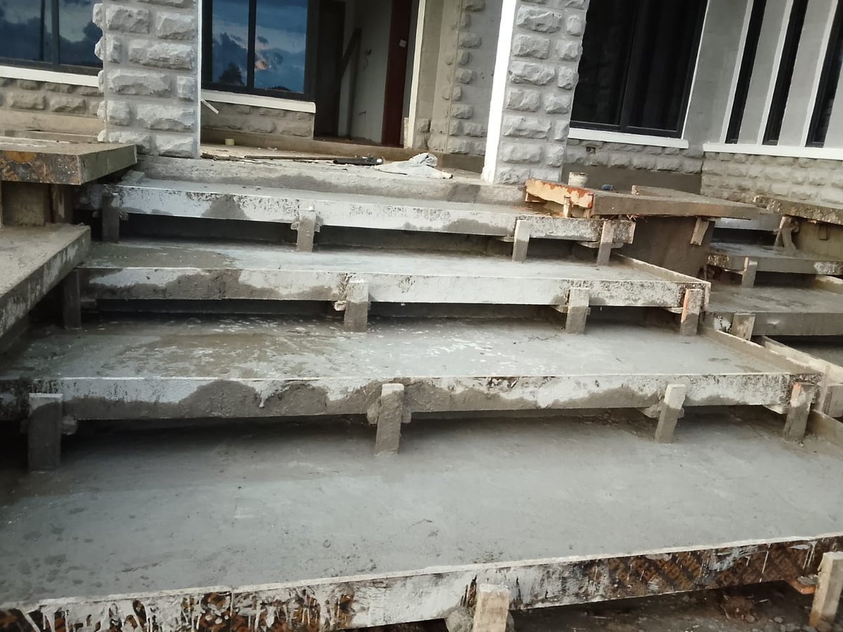KowinoMoses's tweet photo. Floating steps to marinate our entrance look. Nice https://t.co/9ZHuBf2kQh