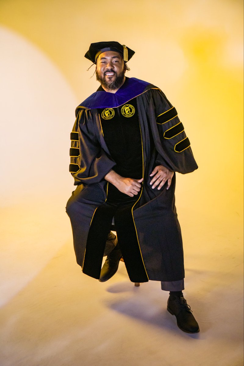WhenTyTalks's tweet photo. You wanna be a DOCTA? Then all you have to do is say it, like I did! I’m Dr. Ty post PhD (😅 IYKYK)
#PhinisheD
#PurposeDriven
#BlackMen
#SelfPerception
#Mentorship https://t.co/O450iGuG1Q