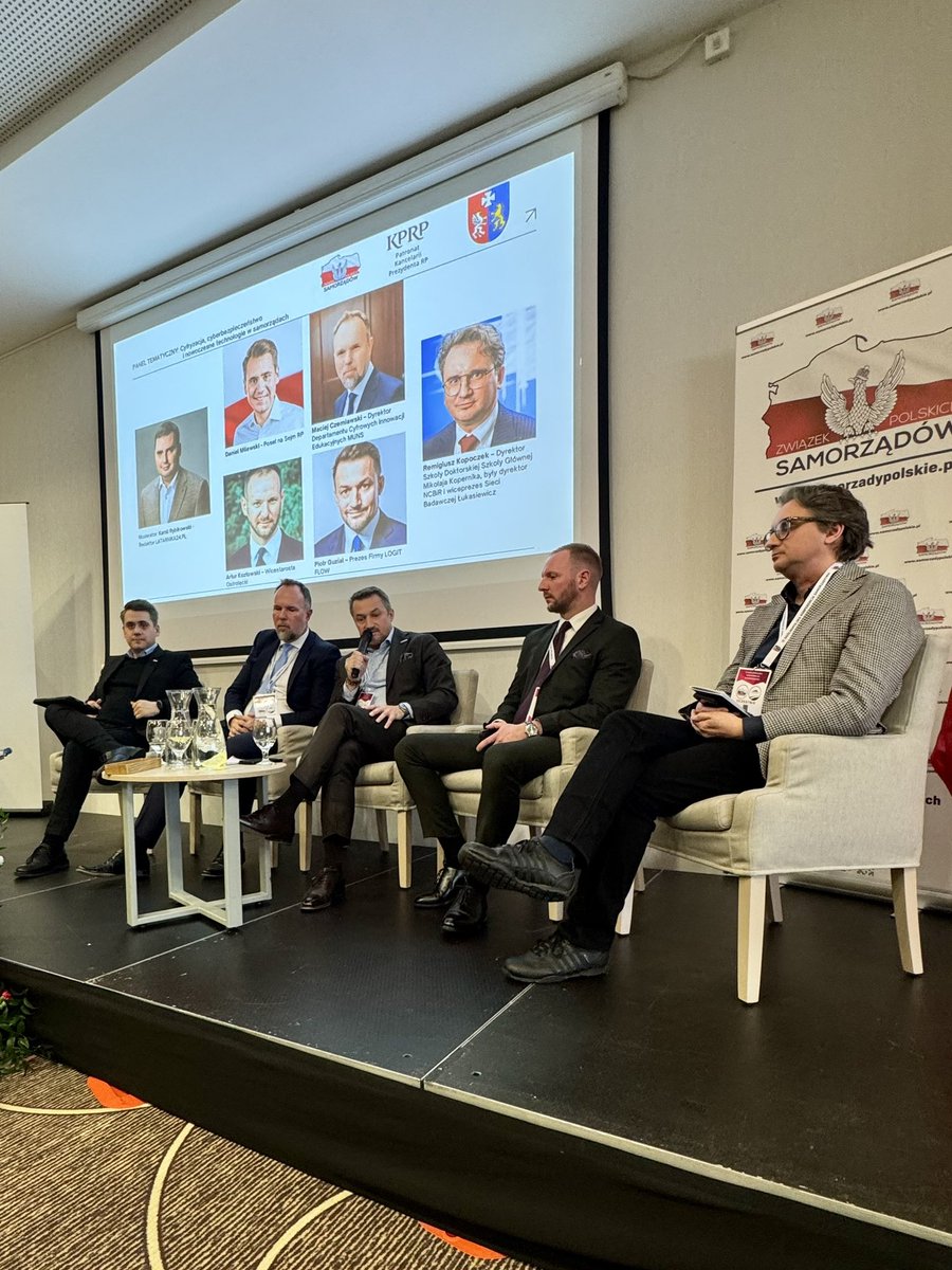 LOGiTFLOW's tweet photo. Samorządowcy są gotowi na bezpieczne #AI 💡 Dziękujemy za wszystkie spotkania podczas pierwszego dnia II ogólnopolskiej #KonferencjaSamorządowa w Rzeszowie! 🤝 Jutro też jesteśmy na miejscu, dlatego zapraszamy do rozmowy o wdrożeniu bezpiecznego #AI w #JST 🚀 #LOGiTFLOW 🌀 https://t.co/nnBLaFSBV3
