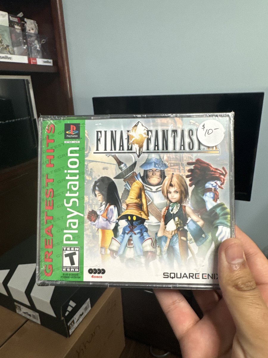 Keeper0fRice's tweet photo. I really love going to garage sales and seeing what you might find in them https://t.co/bvZf27IXXe