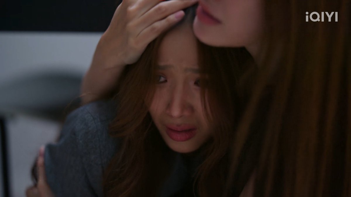 จากใจคนเคยเป็น Panic Attack ผมมาอวยยศลูกสาวละ EP9 น้องฟิล์มควรได้สักรางวัลจริง ๆ 

เล่นได้เป๊ะมาก อาการทั้งหมดคือแบบนี้เลย - หายใจสั้น โลกหมุน ๆ กระพริบตาถี่ ทุกความคิดเข้ามาในหัวจนพูดไม่หยุด คิดวน ๆ มือสั่น ใจสั่น บางครั้งก็เกร็ง บางครั้งสติแตก

#GirlRulesSeriesEP9
#น้ำตาลฟิล์ม