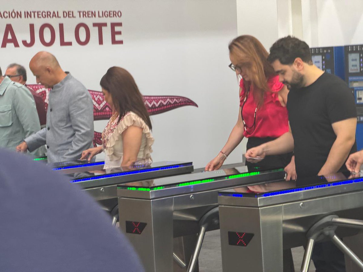 Nuestro líder <a href="/HMBM_16/">Hugo Manuel Bautista</a> presente en #modernizacion Tren ligero #ajolote en la movilidad #VivaelSTTP 
<a href="/ClaraBrugadaM/">Clara Brugada Molina</a> <a href="/GobCDMX/">Gobierno de la Ciudad de México</a> <a href="/HectorUlisesGN/">Héctor Ulises García Nieto</a> <a href="/LaSEMOVI/">Secretaría de Movilidad CDMX</a> 
<a href="/FREDIGO17506733/">FREDI GONZALEZ</a> <a href="/CRISTOPEPE25/">CRISTOPEP</a> <a href="/BenitoGarca20/">Benito García</a>