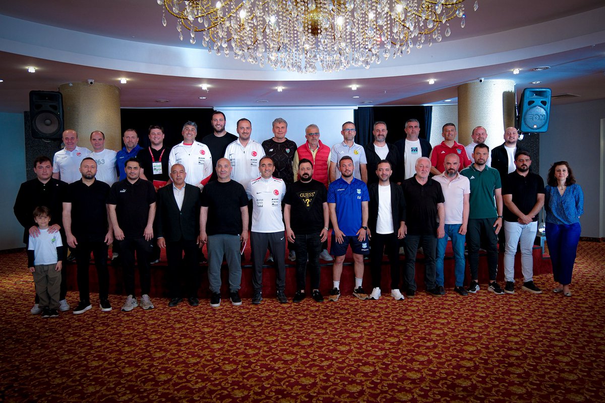 bsfutbolakademi's tweet photo. U19 Gelişim Ligi Finalleri’nde mücadele edecek olan takımımızın rakipleri belli oldu.
22-26 Nisan tarihlerinde Altınordu Metin Oktay Yerleşkesi’nde oynanacak müsabakalarda takımımızın rakipleri Eskişehirspor, Manisa FK ve Yomraspor oldu. https://t.co/vwiiBKir5M