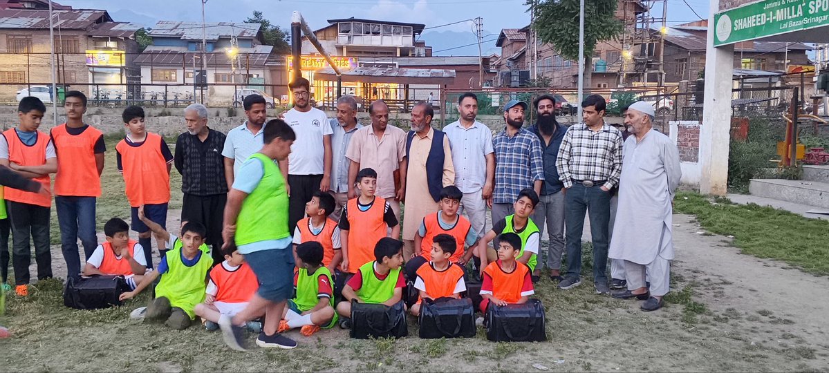 MLA Zadibal Directs Distribution of Football Kits at Lal Bazar Playground
Today, on the directions of MLA Zadibal, Mr. Tanvir Sadiq, his PA Shahid Kitab, along with Block President Adil Choudhary Fida Hussain Mugloo, Mohd Yousuf mugloo ,youth Block President  Sheikh Aquib ,Gulzar