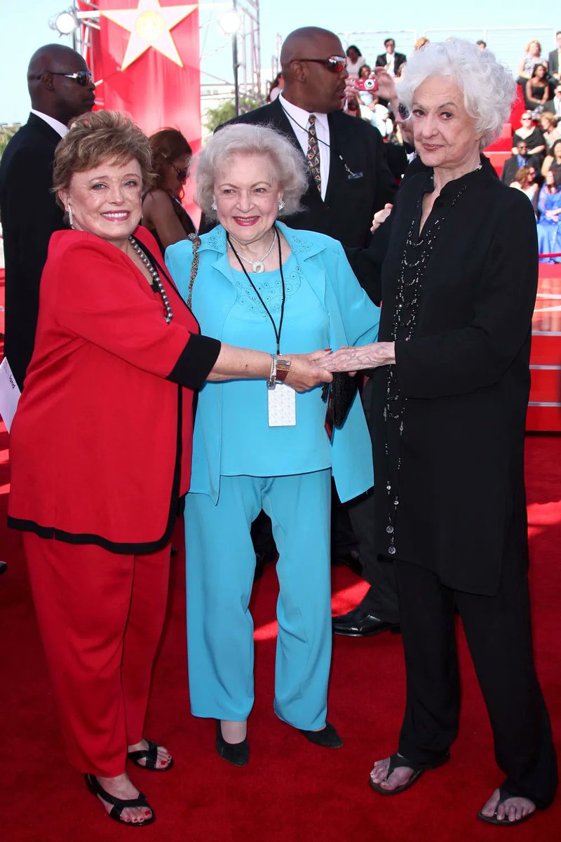 Golden Girls fan account tweet media