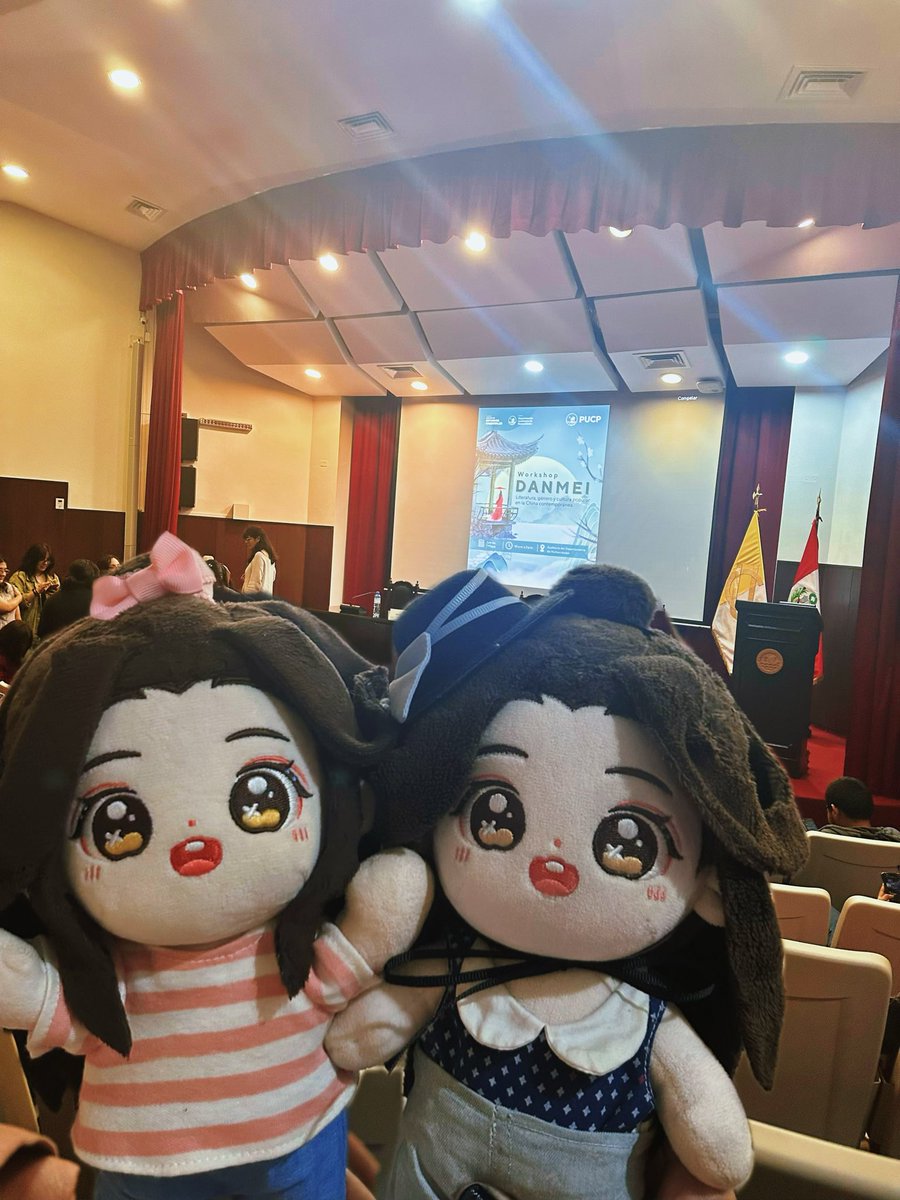 tzdx800's tweet photo. It’s been a long time!

Last week i took Lianlian to a danmei workshop at one of the best universities in Peru! I was surprised they decided to bring this topic to an academic environment, it was very interesting! 

Lianlian also got to meet his cousin there🫶 https://t.co/kfYdMHR6hh