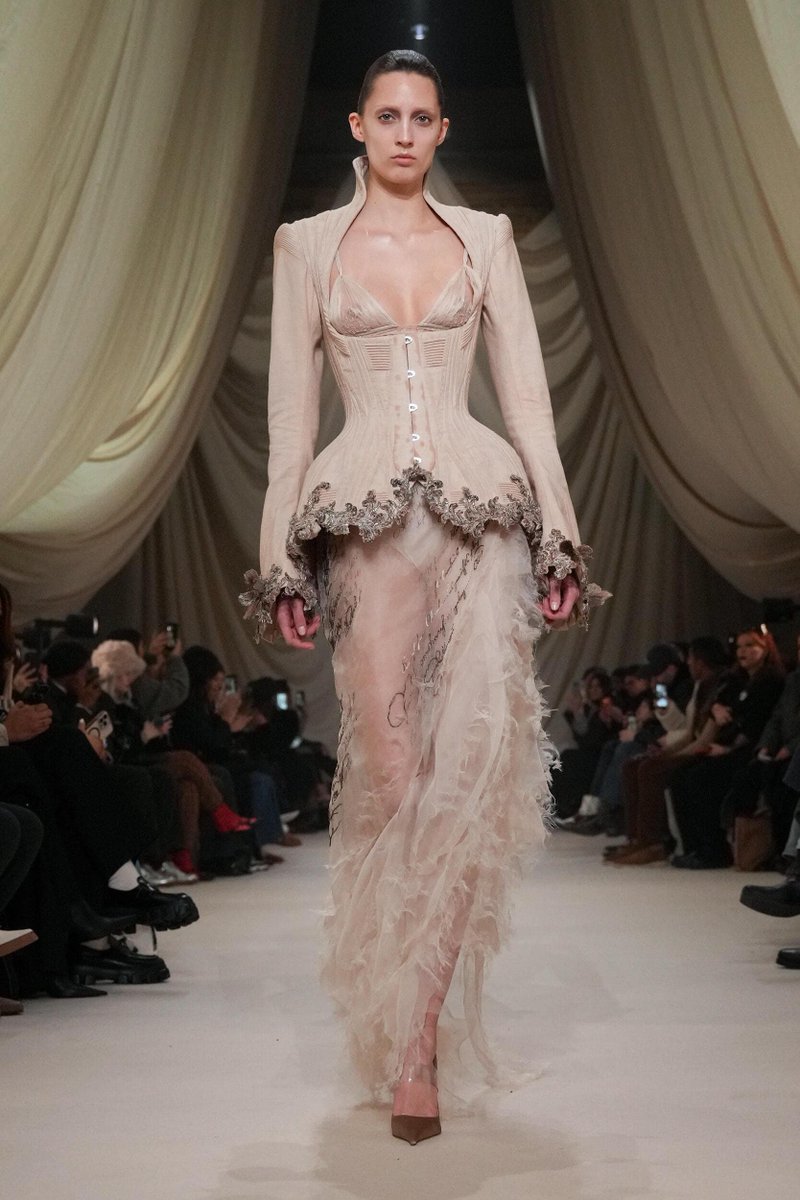 DvilCouture tweet media