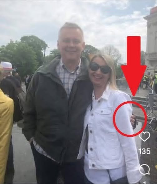 SemBosso's tweet photo. @TomaszSiemoniak banuje za rozpowszechnianie zdjęcia z Kamilą Zoofilką w jego czulych objęciach.
#PedofiliaObywatelska https://t.co/7STVOrKWCA
