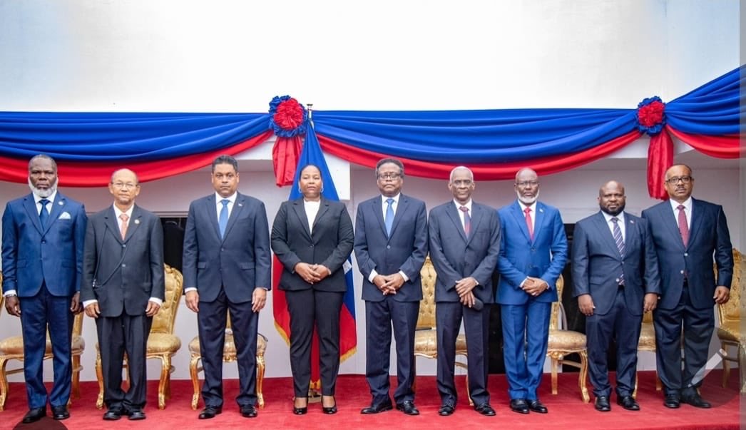 OnelDossou's tweet photo. 9 dangerous people in the world who are corrupted by the same evil that has destroyed our country for decades and I think corrupted people are worst than a bunch of criminals who are trying to destroy our nation https://t.co/Wt2NB8mWwY